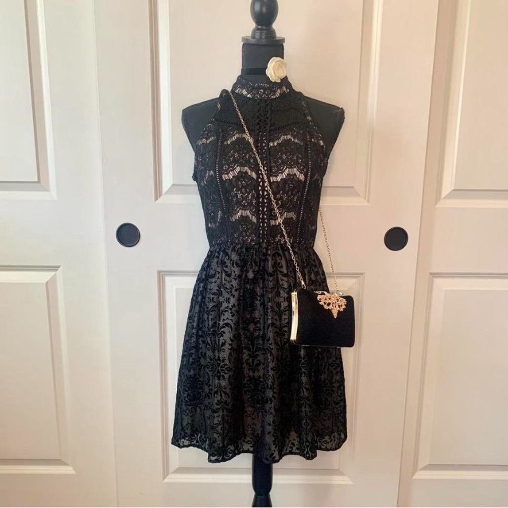 Black lace dress with shimmery champagne slip 🖤🖤🖤